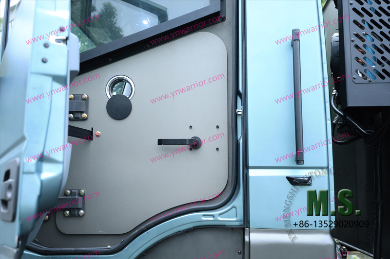 buraco de tiro da porta da cabine do veículo blindado