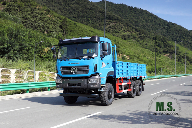 Caminhão off road de seis unidades 6 × 6 Dongfeng Linha de cabeça plana e meio veículo de carga AWD Veículo especial de exportação