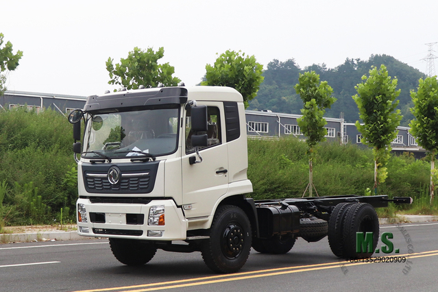 Dongfeng Chassi de sprinkler de cabeça chata 4*2 190hp Chassi de caminhão personalizado fabricante de chassi de caminhão chassi especial de exportação