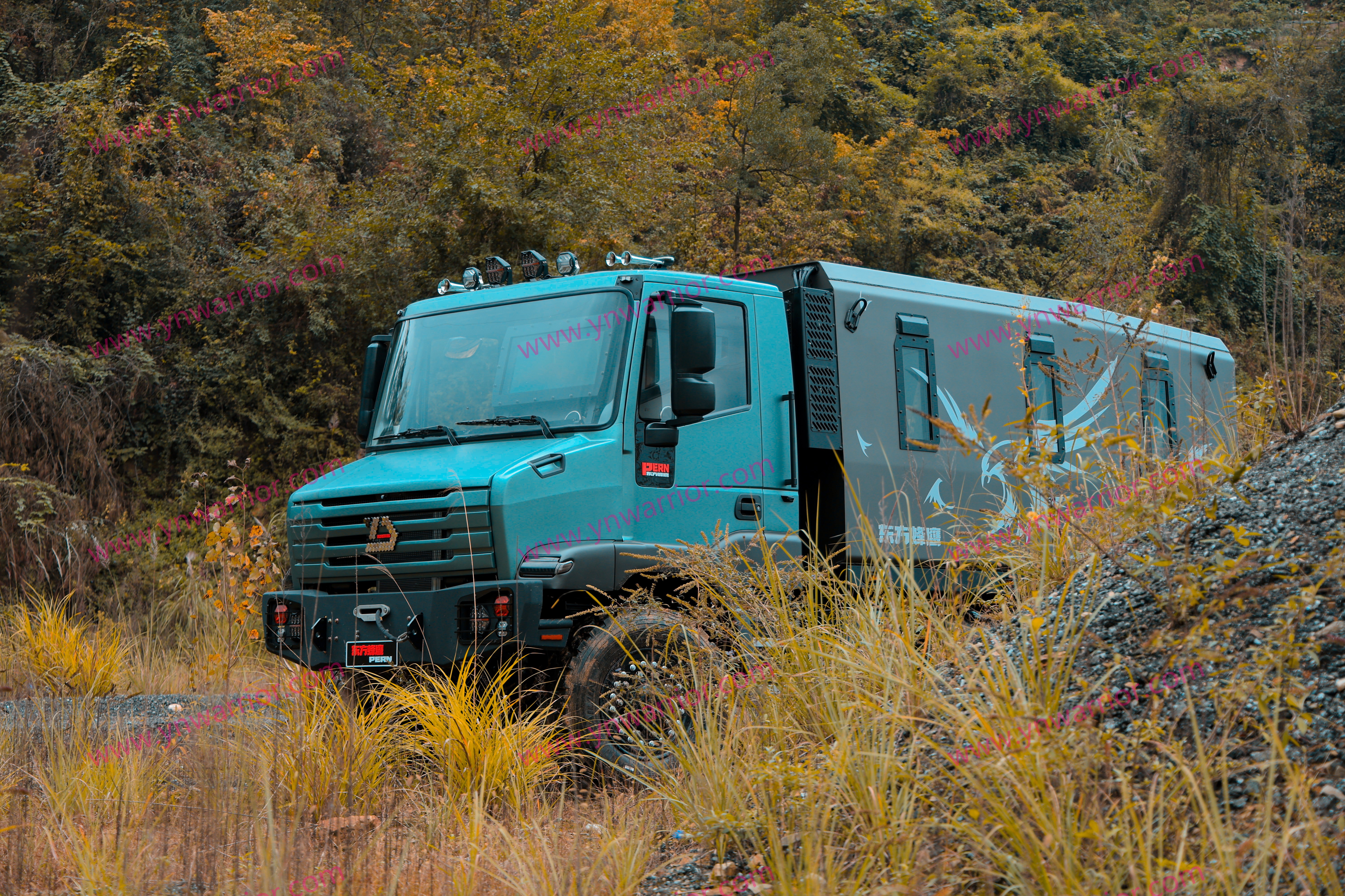 Fabricado na China 4x4 caminhão de transporte de prisioneiros off-road 