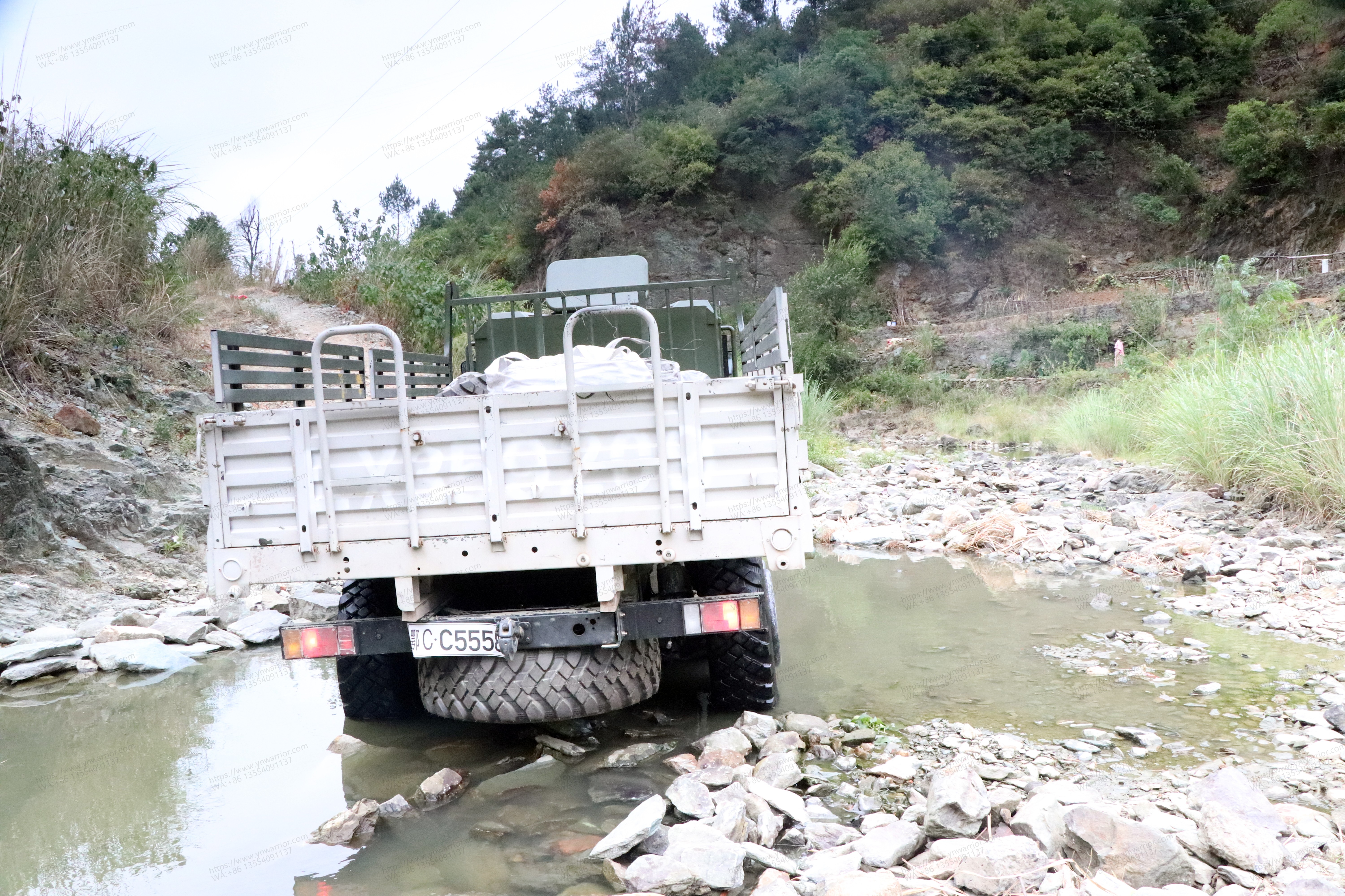 Dongfeng 6x6 Caminhão blindado à prova de balas fora de estrada 6x6 Off-Road 