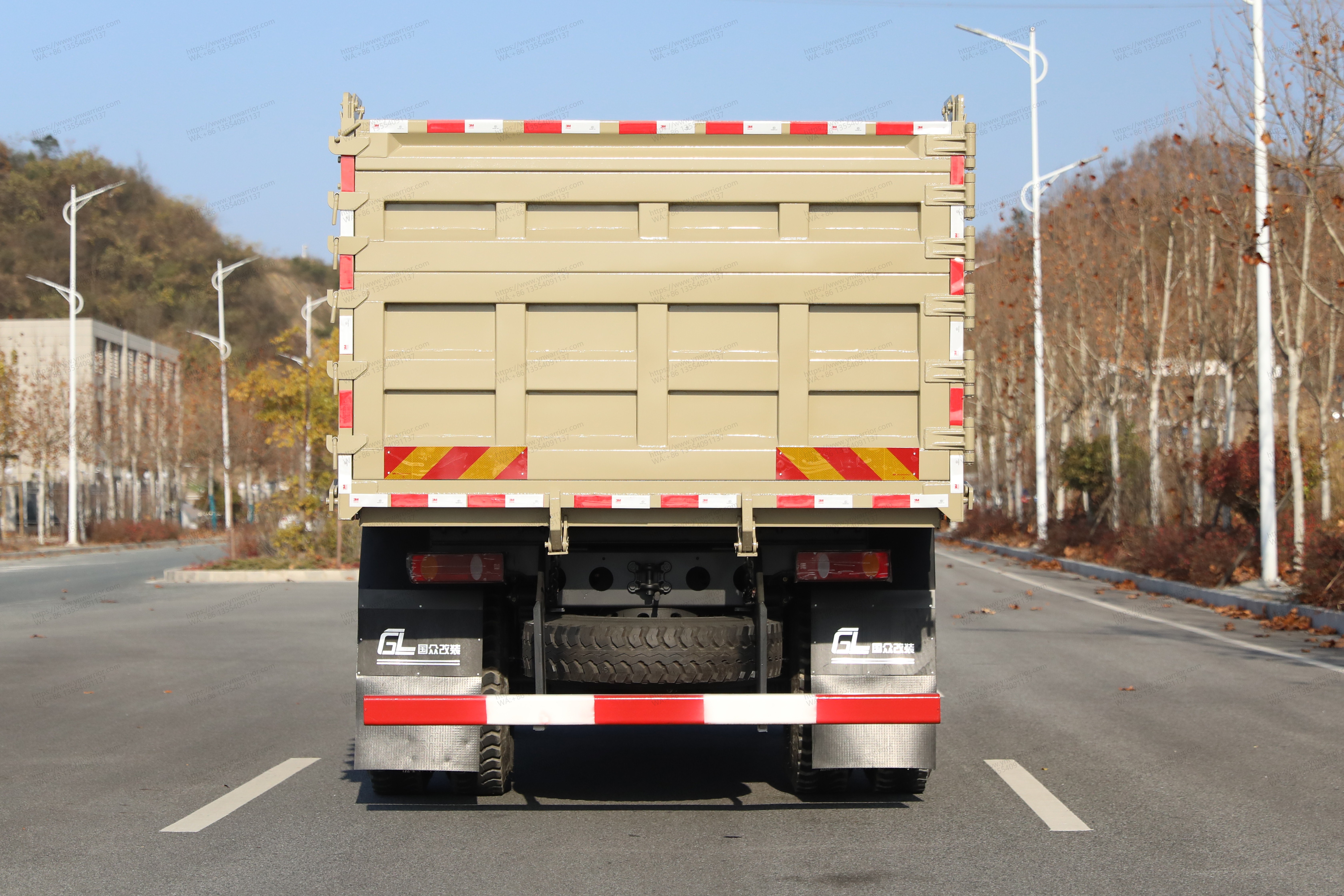 Dongfeng 4x4 Fornecedor de caminhão de despejo fora de estrada 