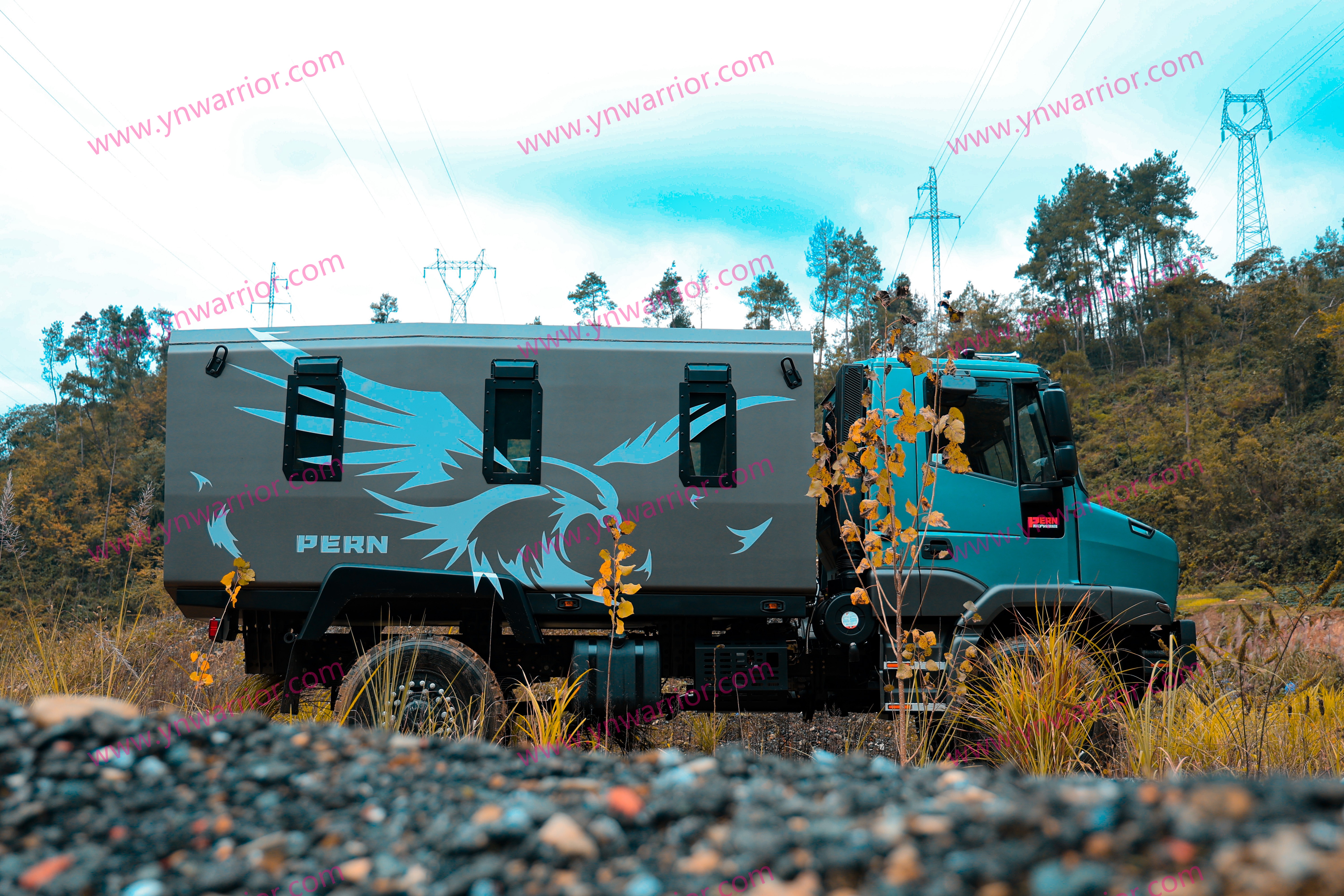 capacidade off-road de alta capacidade Caminhão campista fabricado na China ou caminhão transportador de soldados 