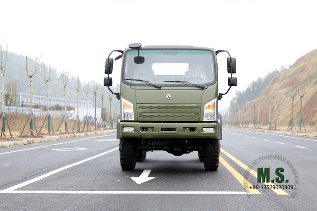 Caminhão off-road de seis acionamentos 2082 de cabeça chata _ Bobcat semi-diesel off-road de duas toneladas para transporte de pessoal _ Veículo de transporte rodoviário 6*6 aprimorado