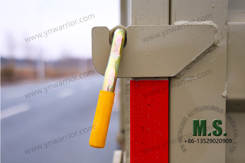 Dongfeng 6x6 caminh&atilde;o basculante off-road bloqueio na caixa de carga 