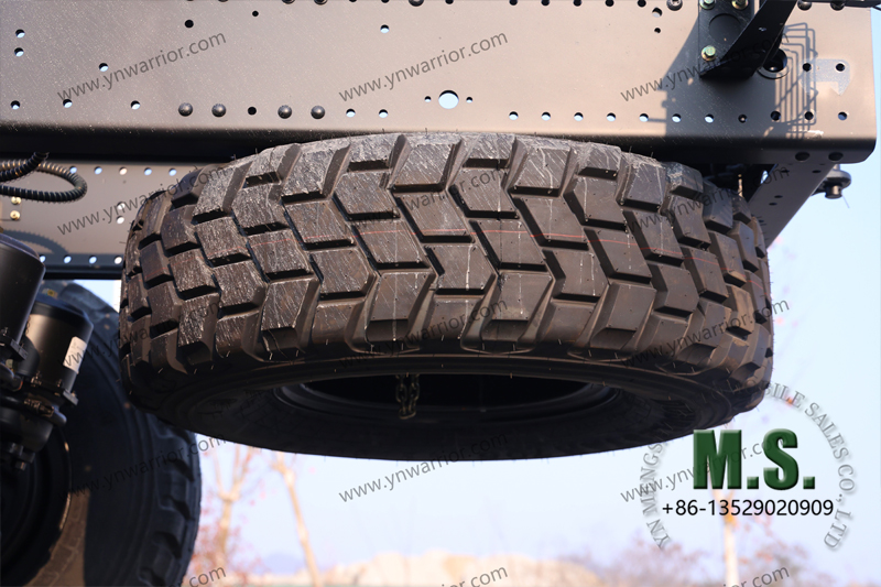 dongfeng 6x6 chassi de caminh&atilde;o de nariz longo com pneu sobressalente de cabine sob a estrutura do chassi Chassi de caminh&atilde;o de nariz longo 