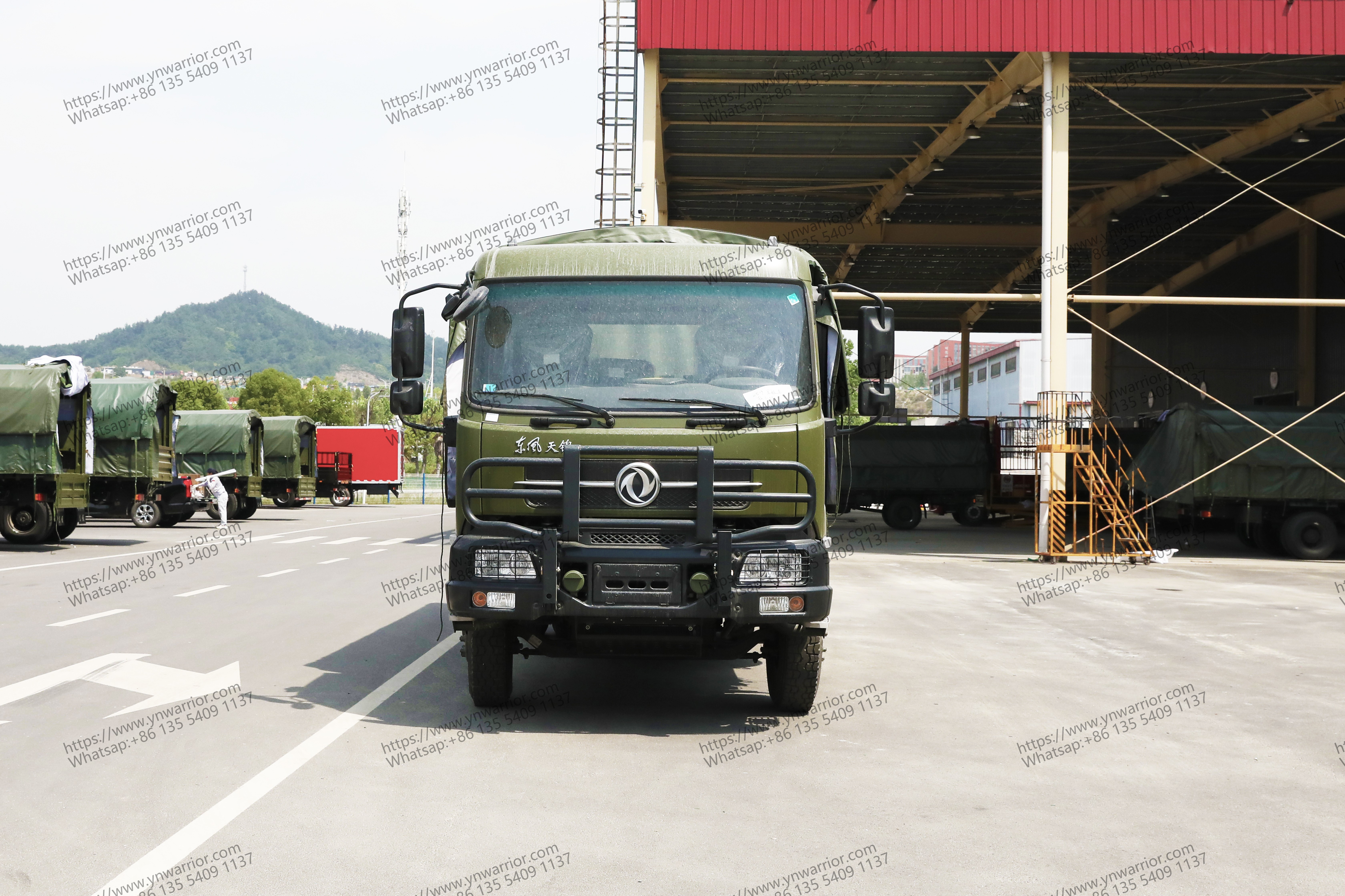 Dongfeng 4x4 caminhão com chonera de canhão de chuva 
