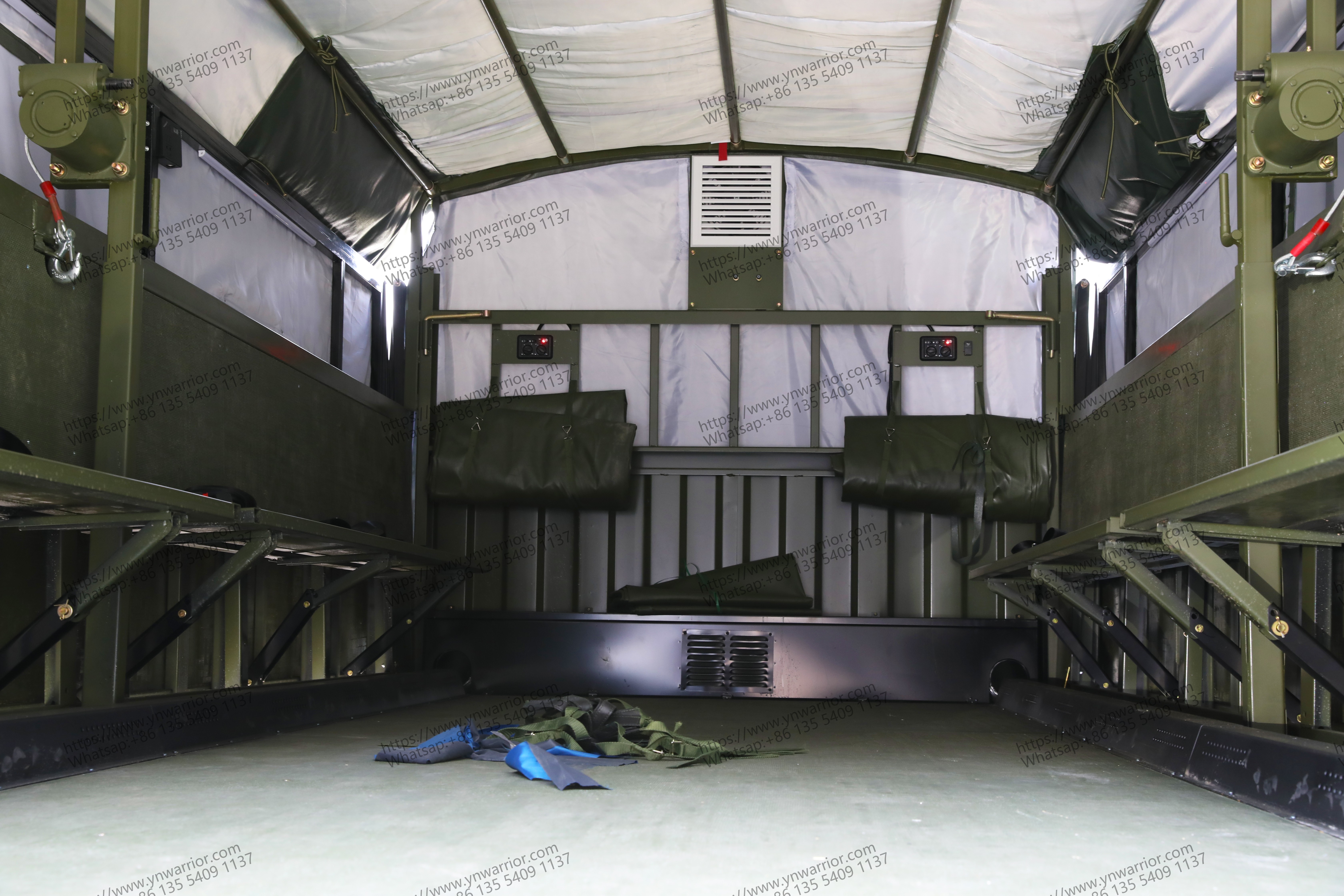 Dongfeng 4x4 truck with rain cannopy inside of cannopoy 