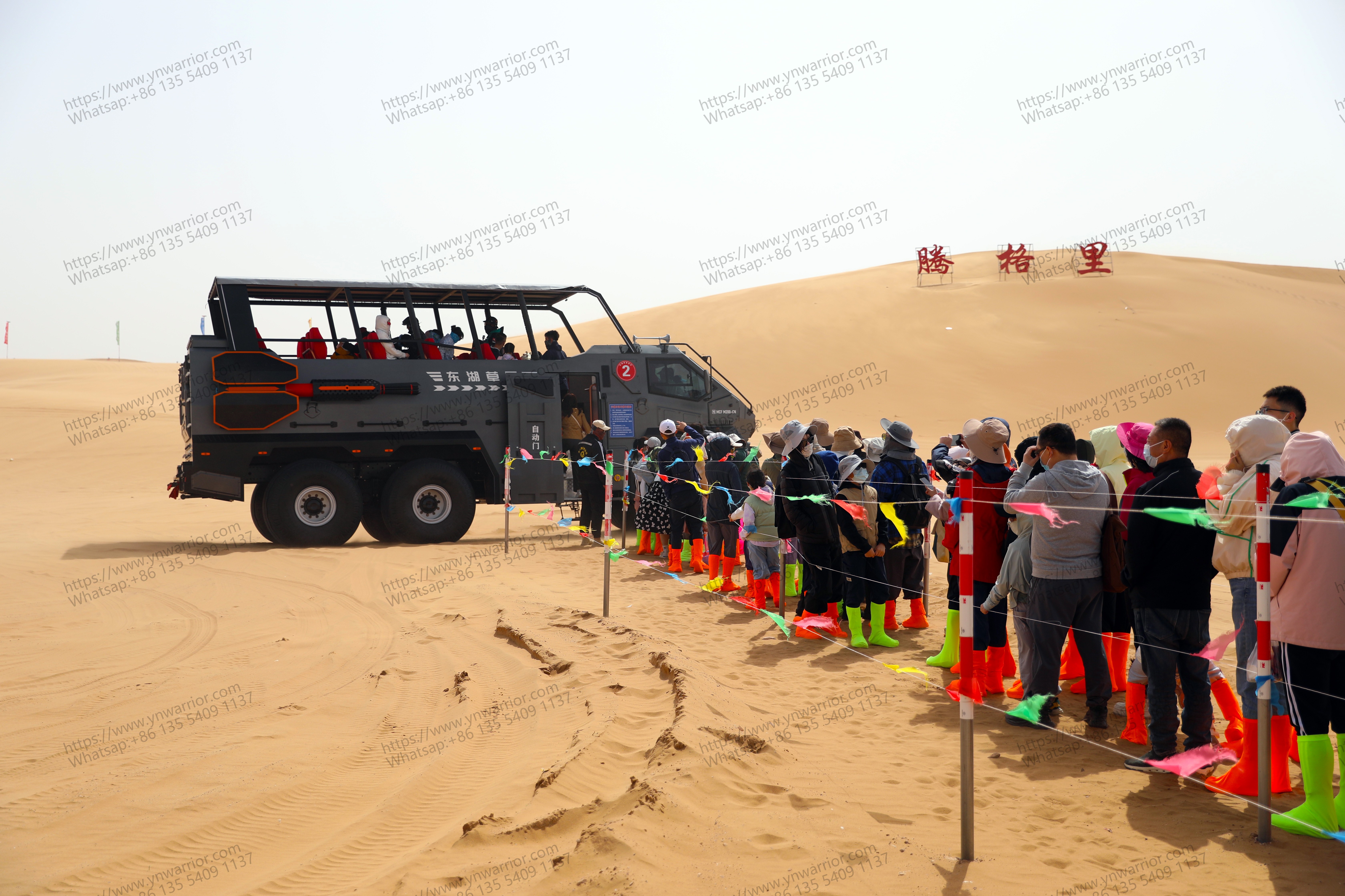 do Desert Cruiser com uma linha de turismo 
