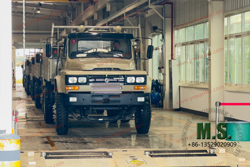 caminhão 4x4 Dongfeng pneus duplos traseiros de caminhão 4x4 inspeção na fábrica 