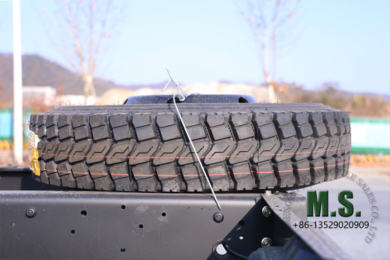 Dongfeng Chassi de caminh&atilde;o off-road 6x6 com pneu sobressalente de cabine na estrutura 