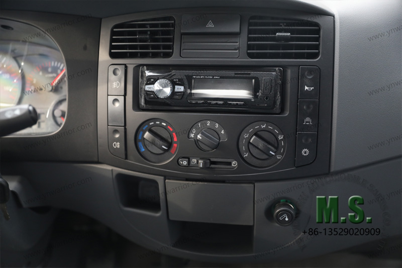 Dongfeng Chassi de caminh&atilde;o de cabine 4x4 moderno com painel de instrumentos multifuncional de cabine de servi&ccedil;o m&eacute;dio 