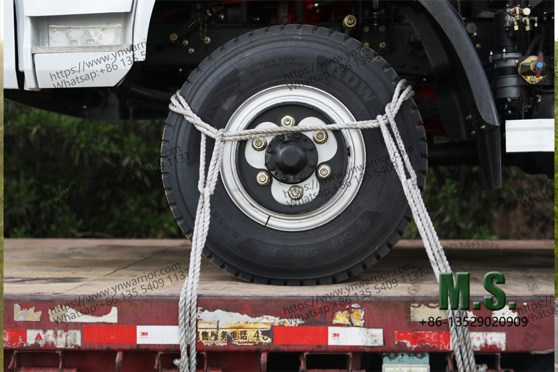 Chinese truck fixed on the tractor truck by tied the tyre 