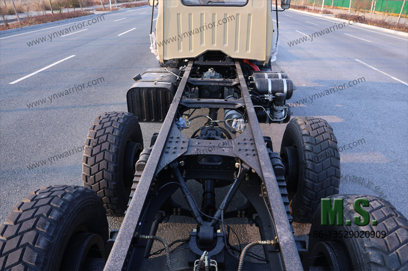Chassi de caminh&atilde;o de nariz longo dongfeng 6x6 com cabine com tomada de for&ccedil;a