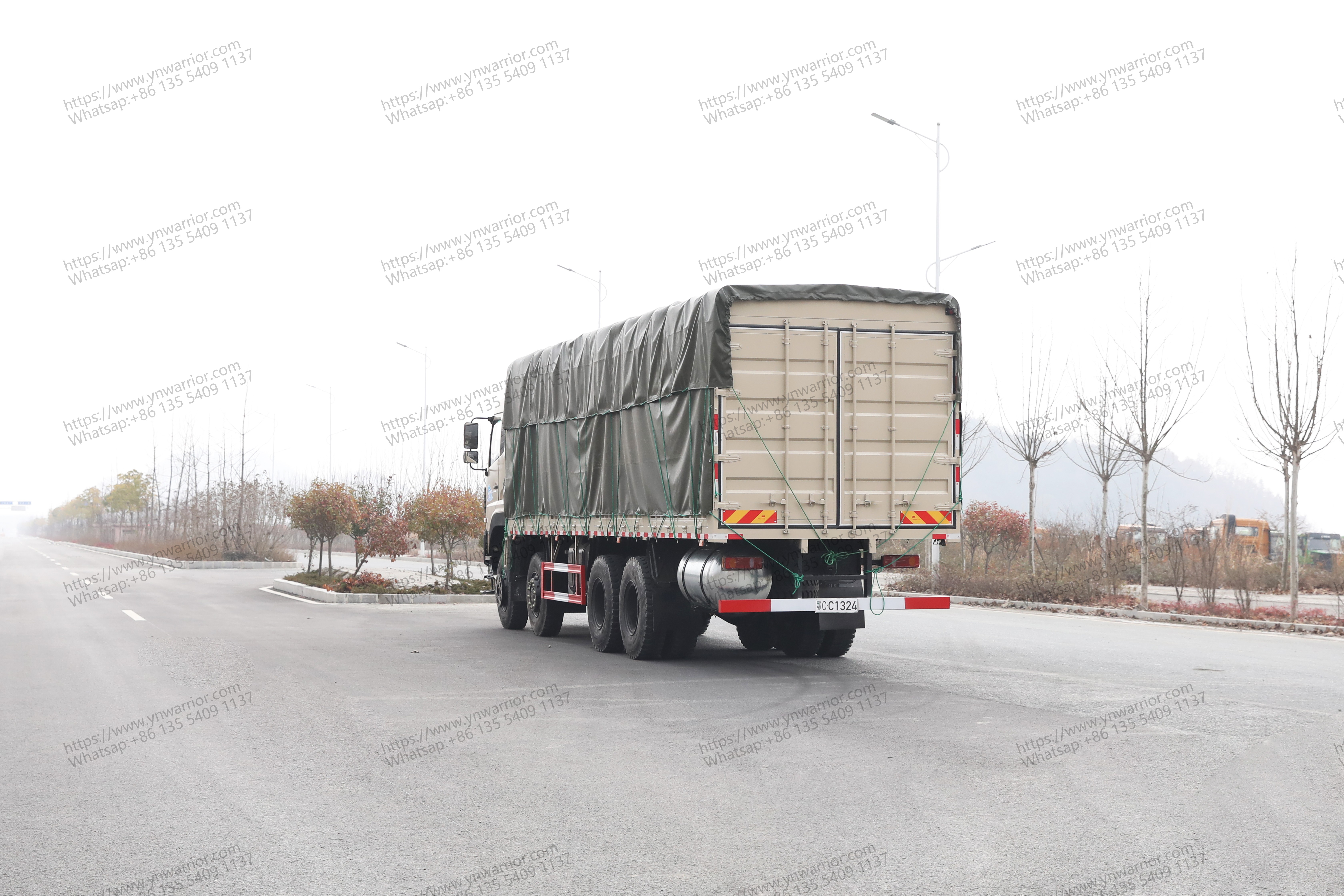 Dongfeng 8x8 Detalhes traseiros do 