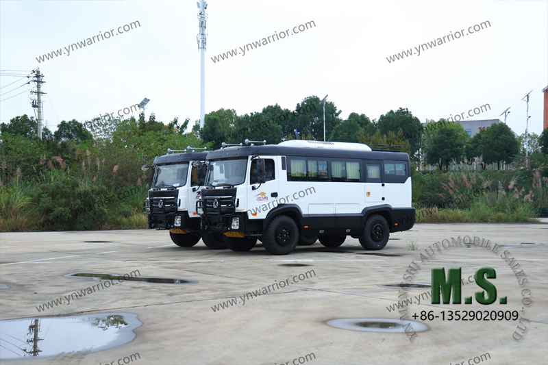 Dongfeng &Ocirc;nibus off-road 4x4 em campo de teste 