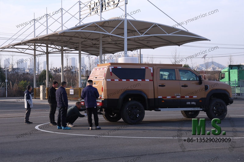 Chin&ecirc;s 4x4 high-end euro-6 de suspens&atilde;o independente duplo wishbone em pra&ccedil;a autorizada 
