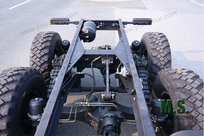 Dongfeng caminh&atilde;o off-road 6x6 de 11 toneladas pneu traseiro &uacute;nico traseiro do chassi sem caixa de carga 