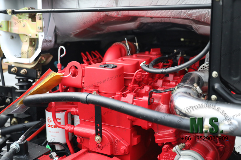 Dongfeng Chassi de caminh&atilde;o de cabine 4x4 moderno com cabine de servi&ccedil;o m&eacute;dio aut&ecirc;ntico motor Cummins de 140 cavalos de pot&ecirc;ncia 