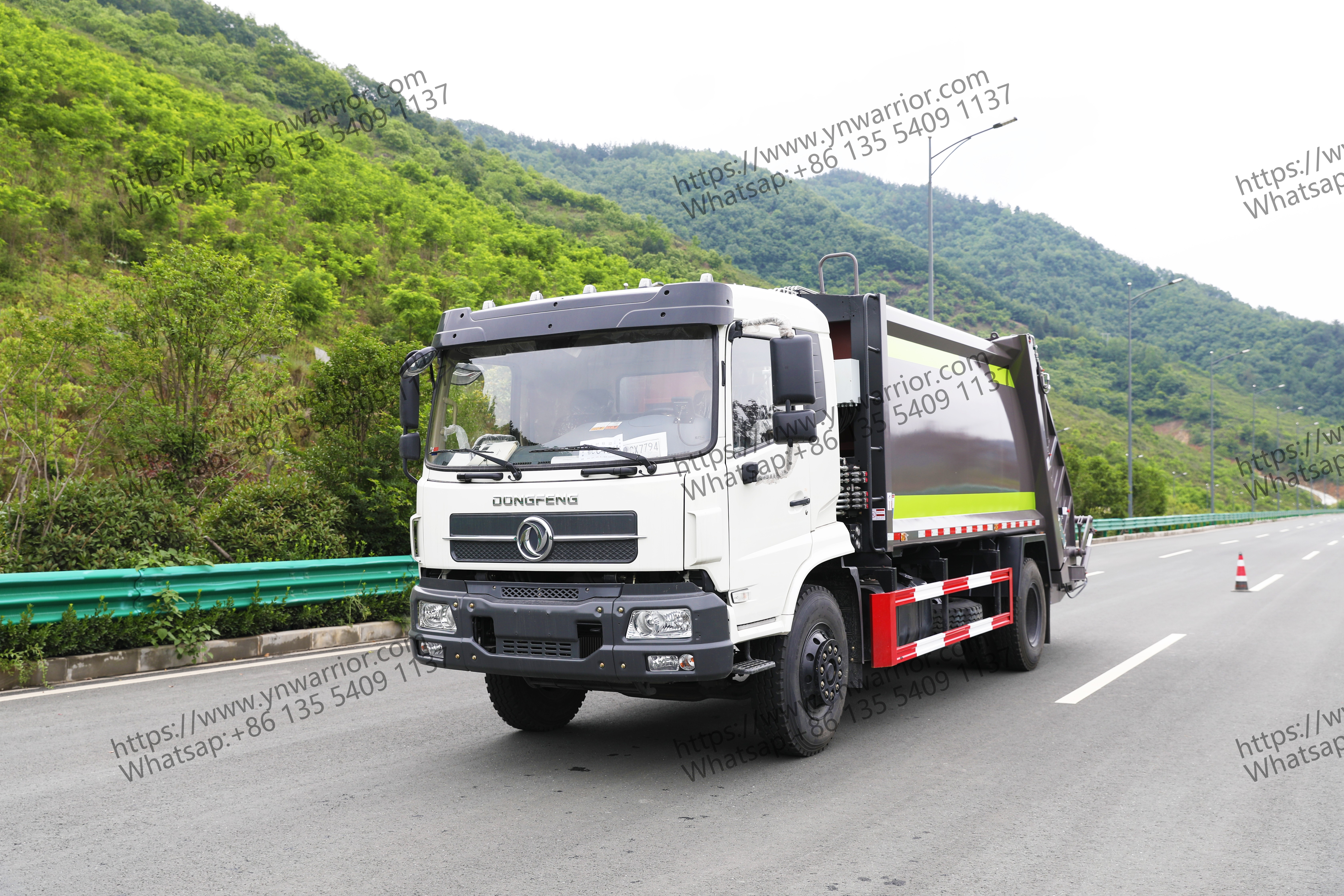 Dongfeng Fábrica de fábrica de caminhões de lixo Direcção Direct 