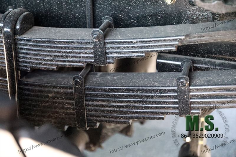Dongfeng 4x4 caminhão e múltiplos lizinhos e múltiplos raciocratos 