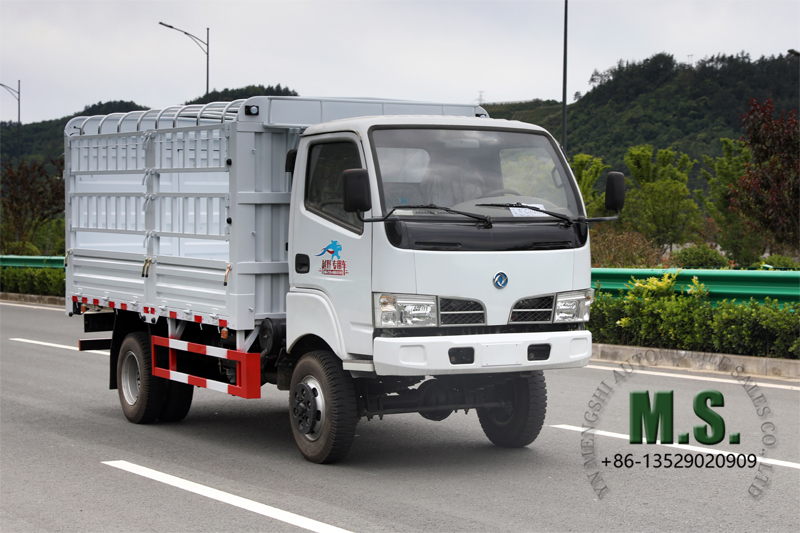 Galeria de veículos e chassi 45: Dongfeng 4x4 Caminhão de estaca de pequeno serviço para transporte rural de gado