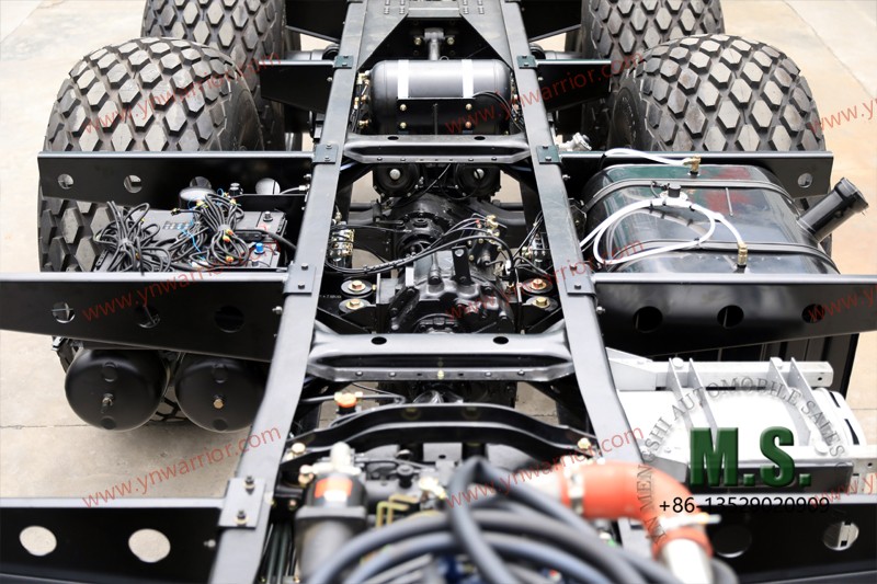 Chassis rolante maci&ccedil;o off-road 6x6 com circuito completo e fios 