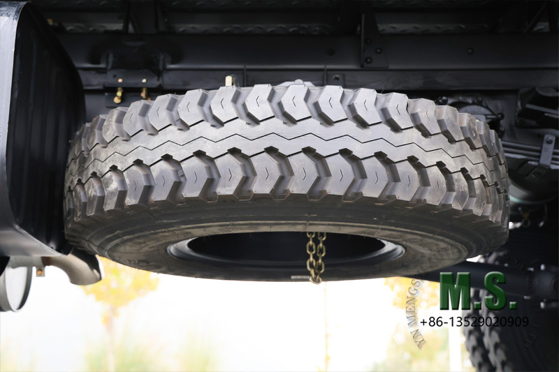 Dongfeng caminh&atilde;o de carga de peso bruto 4x2 de 18 toneladas faixa de baixo pre&ccedil;o novo pneu sobressalente sob o chassi