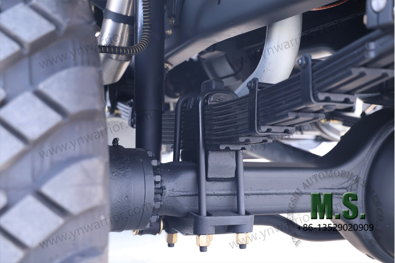Dongfeng Caminh&atilde;o off-road &uacute;nico pneu traseiro de 11 toneladas com suspens&atilde;o dianteira eixo r&iacute;gido 