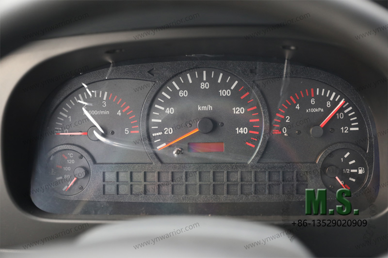 Dongfeng Chassi de caminh&atilde;o de cabine 4x4 moderno com painel de instrumentos de cabine de servi&ccedil;o m&eacute;dio 