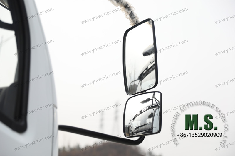 Dongfeng Chassi de caminh&atilde;o de cabine 4x4 moderno com c&acirc;mera reversa de servi&ccedil;o m&eacute;dio de cabine