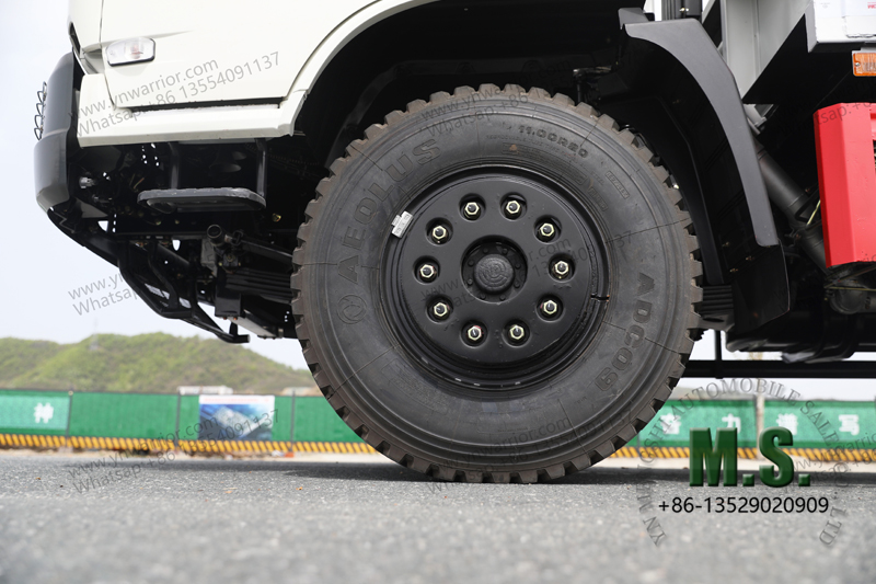 4X2 flatbed rescue truck tyre 