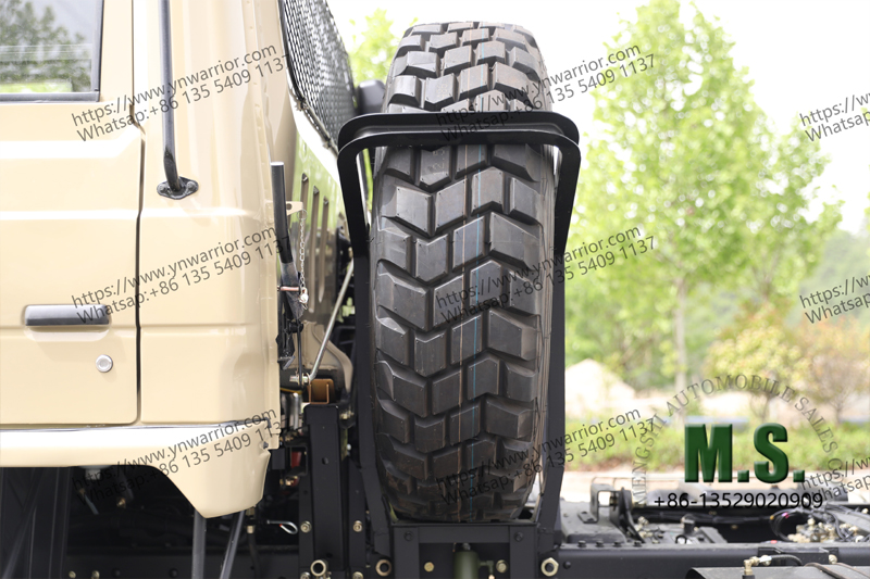 Dongfeng 6x6} Truck duplo pneu de pneu de sobrecarga para a cabine 