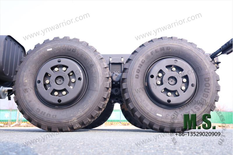 Dongfeng caminh&atilde;o off-road 6x6 de 11 toneladas pneu traseiro &uacute;nico pneu traseiro &uacute;nico 12.5R20 
