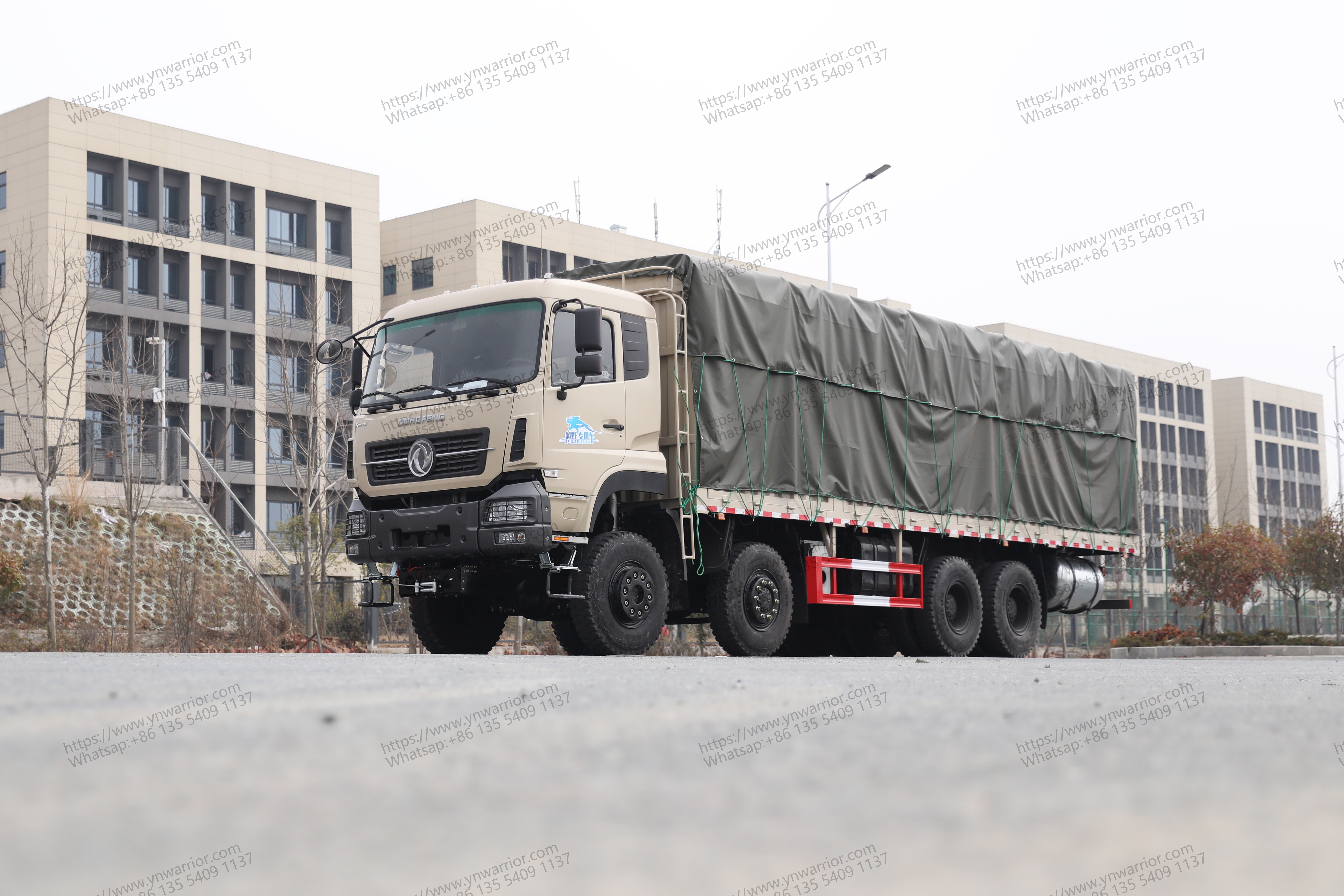Dongfeng 8x8 caminhão de serviço pesado com canhão 