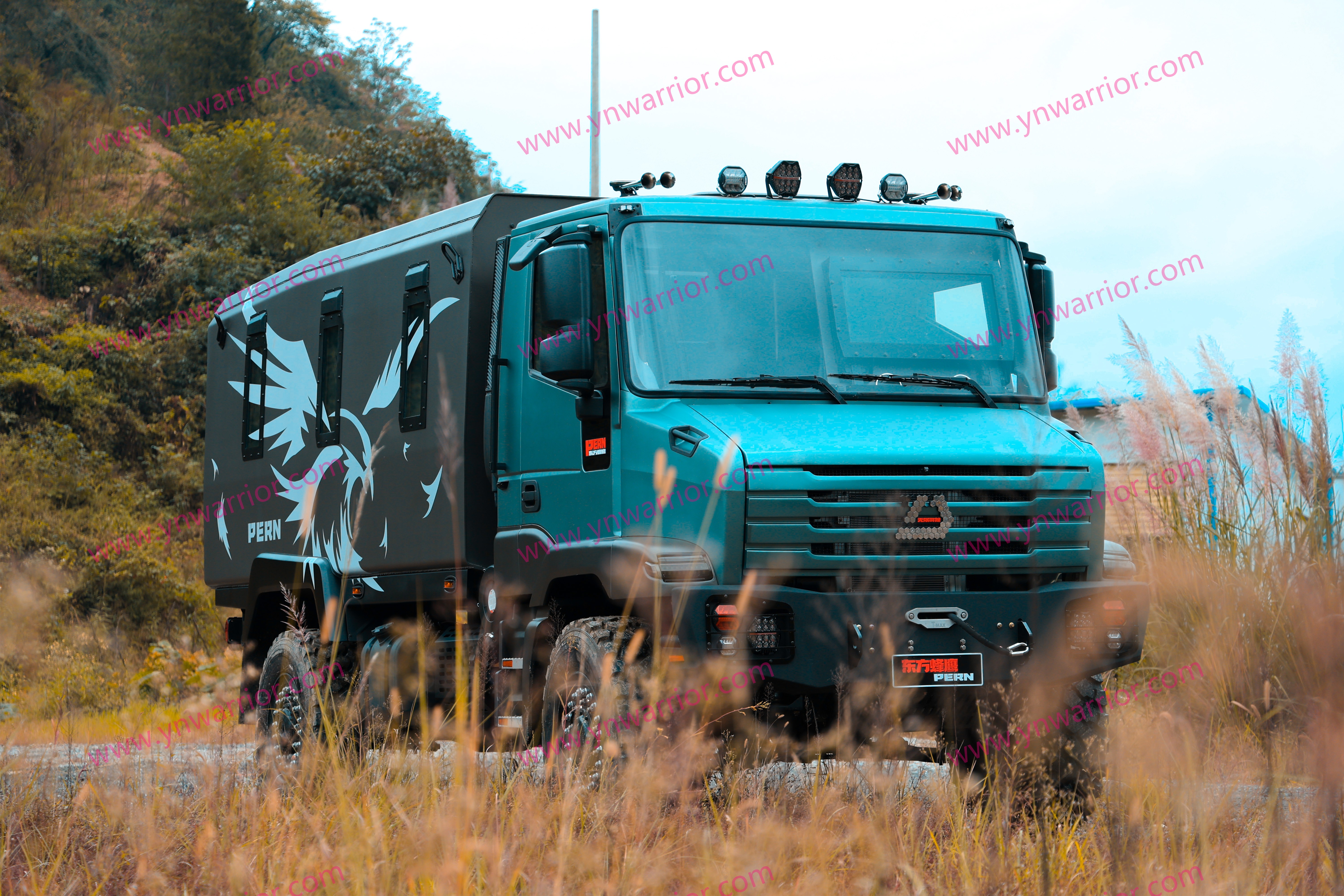 caminhão off-road de padrão militar 