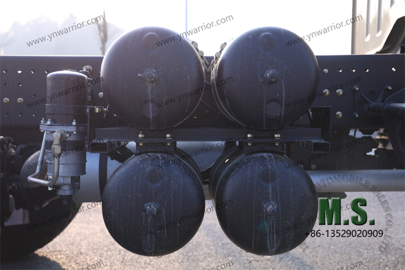 Chassis de caminh&atilde;o de nariz longo dongfeng 6x6 com cilindro de freio a ar da cabine 